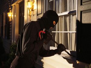 Pencuri Ini Masak Mie Instan di Dalam Rumah yang Dirampoknya