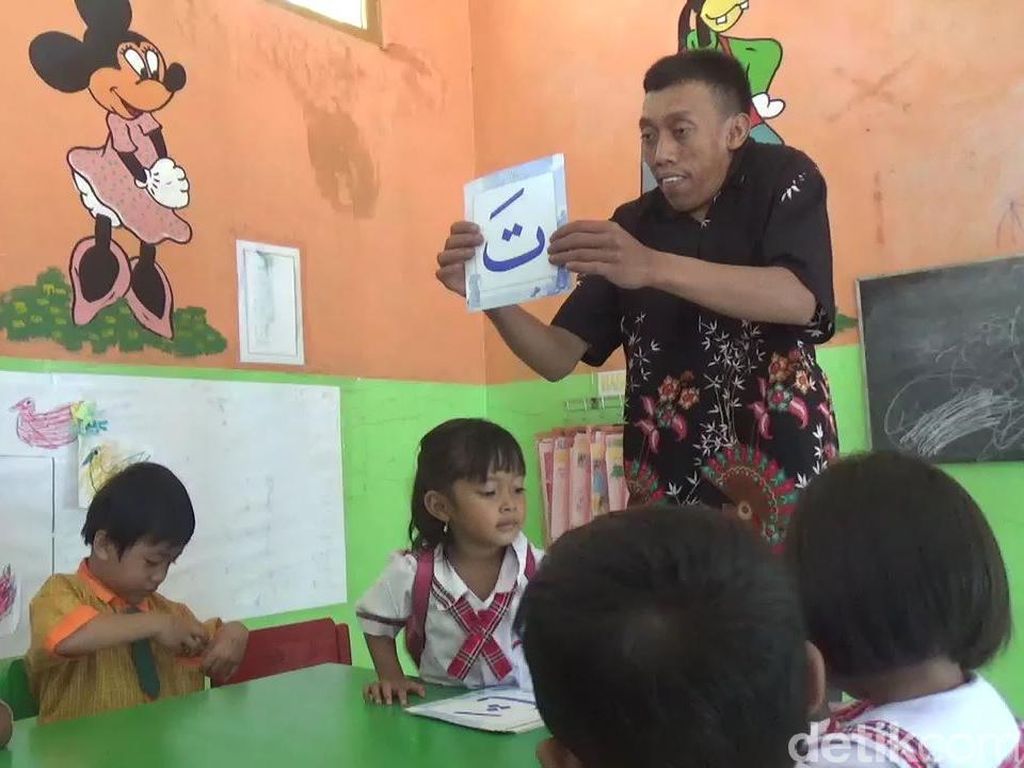 Mengenal Sriyono, Difabel Pendiri Sekolah Gratis di Blora Mengenal Sriyono, Difabel Pendiri Sekolah Gratis di Blora