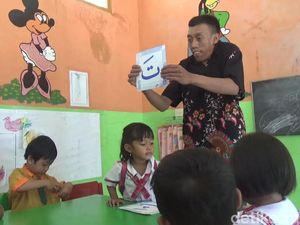 Mengenal Sriyono, Difabel Pendiri Sekolah Gratis di Blora Mengenal Sriyono, Difabel Pendiri Sekolah Gratis di Blora