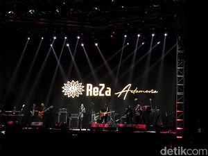 Reza Artamevia Buka Konser Michael Learns to Rock