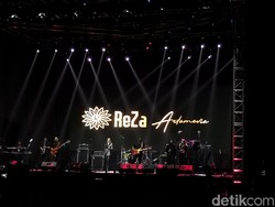 Reza Artamevia Buka Konser Michael Learns to Rock