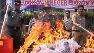 CD Porno, Narkoba, Hingga Sajam Dimusnahkan Kejari Jakbar