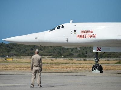 Saat Pesawat Pengebom Berkemampuan Nuklir Rusia Tiba di Venezuela