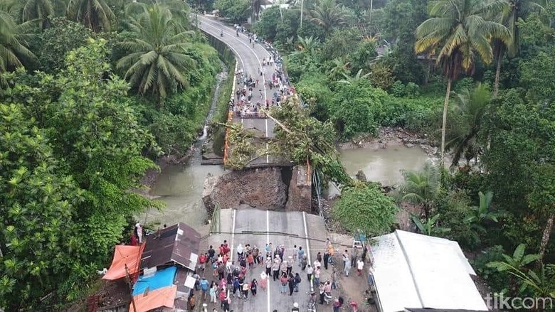 Jembatan Ambruk, Jalur Padang-Bukittinggi Terputus