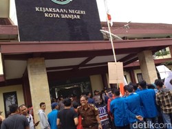Mahasiswa Banjar Demo Kejaksaan, Tuntut Penuntasan Kasus Korupsi
