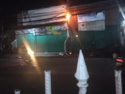 Kabel Listrik di Jalan Raya Bogor Terbakar, Damkar Merapat