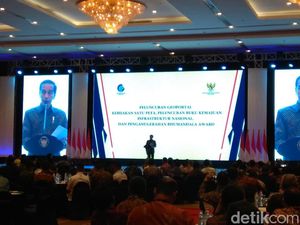 Jokowi Rilis Kebijakan Satu Peta dan Buku Infrastruktur Nasional Jokowi Rilis Kebijakan Satu Peta dan Buku Infrastruktur Nasional
