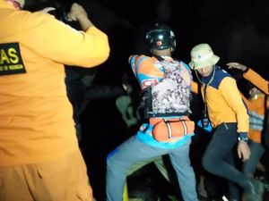 2 dari 3 Pelajar SD yang Hilang di Coban Talun Ditemukan 2 dari 3 Pelajar SD yang Hilang di Coban Talun Ditemukan