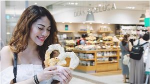 Momen Manis Cynthia Saat Makan Bareng Giring dan Keluarga Kecilnya