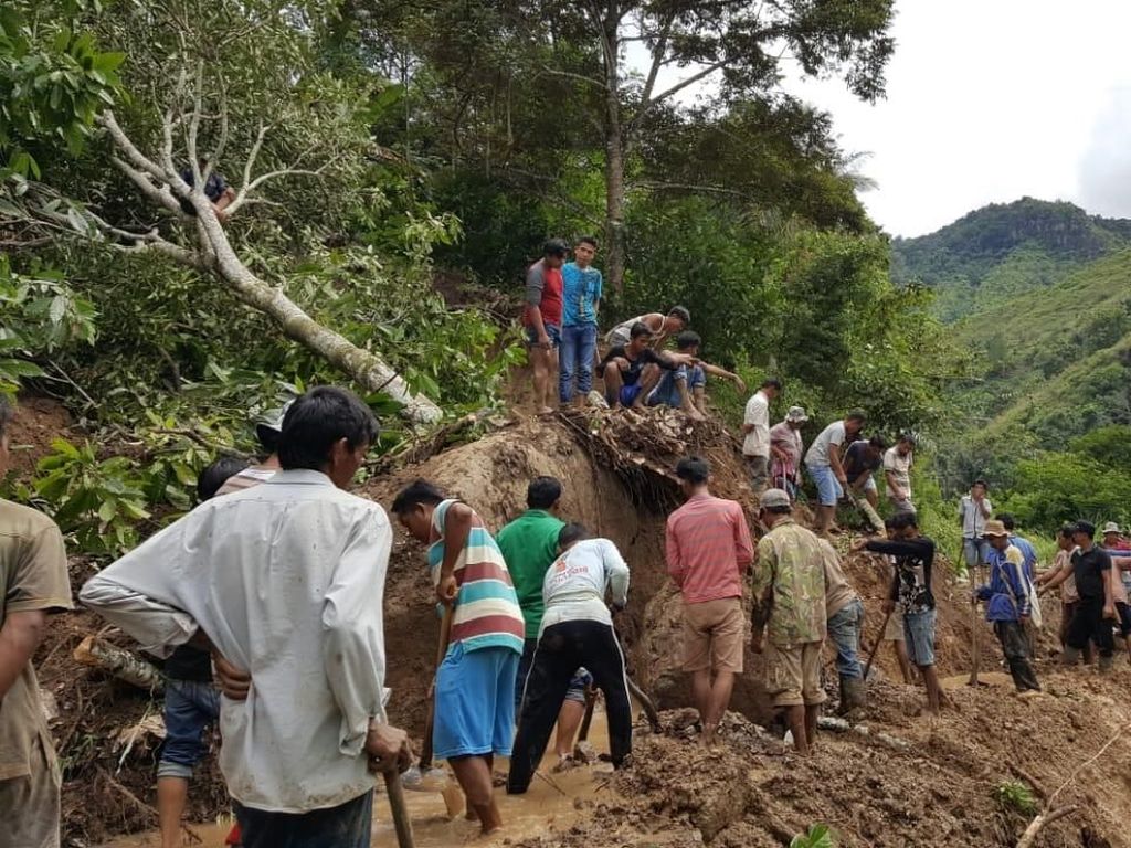Longsor di Sumbar, Seribuan Warga Desa di Limapuluh Kota Terisolasi Longsor di Sumbar, Seribuan Warga Desa di Limapuluh Kota Terisolasi