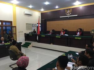 Dukung Sandiaga, Kades di Mojokerto Dituntut 1 Tahun Masa Percobaan Dukung Sandiaga, Kades di Mojokerto Dituntut 1 Tahun Masa Percobaan