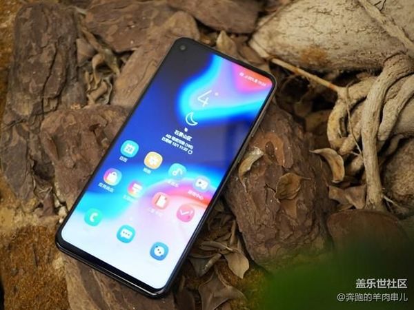 Deretan Smartphone Gahar dengan Lubang Kamera di Layar