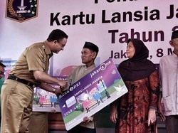 Pemberian Kartu Lansia Jakarta Melebihi Target
