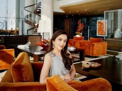 Gaya Makan Miliuner India hingga Cantiknya Dokter Sarah Jane Saat Kulineran