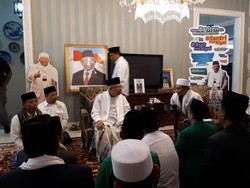 Foto Maruf Amin Bak Wapres Terpampang di Rumah Situbondo