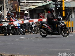 Jangan Nekat Terobos Palang Kereta! Simak Lagi Aturannya
