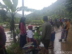 Kisah Mencekam Korban Banjir Bandang yang Terjang Desa di Probolinggo