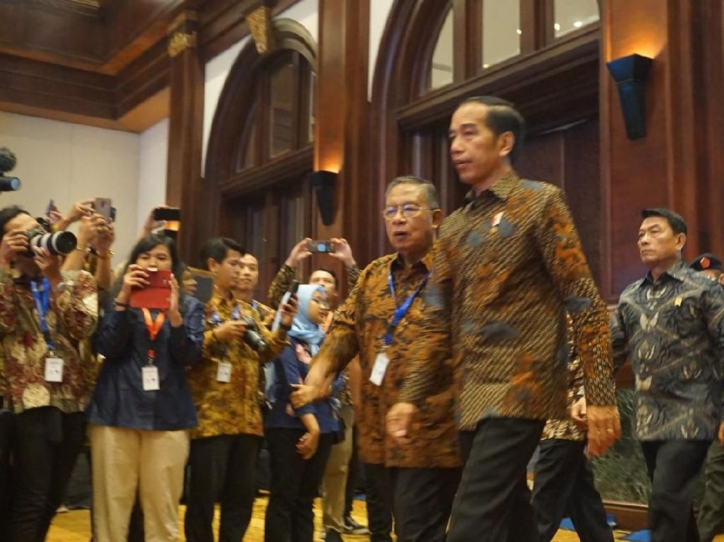 Jokowi Hadiri Peluncuran Kebijakan Satu Peta Jokowi Hadiri Peluncuran Kebijakan Satu Peta