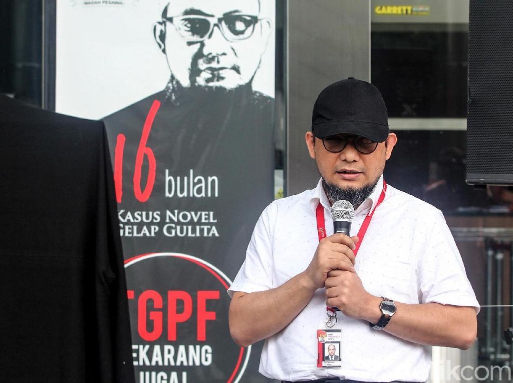 Saling Serang Adrianus Vs Novel Baswedan Saling Serang Adrianus Vs Novel Baswedan