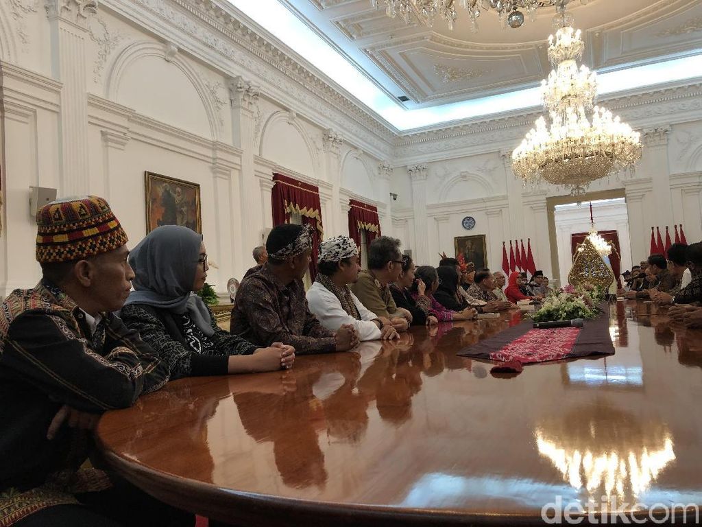 Jokowi Ngobrol Bareng Seniman dan Budayawan di Istana Jokowi Ngobrol Bareng Seniman dan Budayawan di Istana