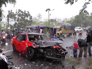 Penampakan Mobil yang Terlibat Tabrakan Maut di Garut