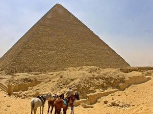 Mesir Terus Usut Video Bugil Pasangan Denmark di Puncak Piramida