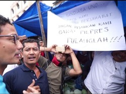 Ke Pasar Kota Pinang, Sandiaga Diminta Pulang