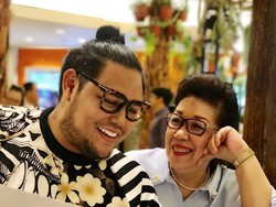 Manjanya Ivan Gunawan dengan Sang Bunda