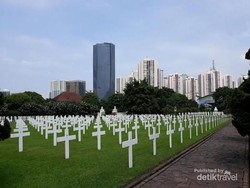 Menelusuri Sejarah yang Terkubur di Ereveld Menteng Pulo