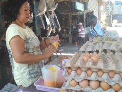 Anomali Harga Telur Ayam yang Turun Jelang Akhir Tahun