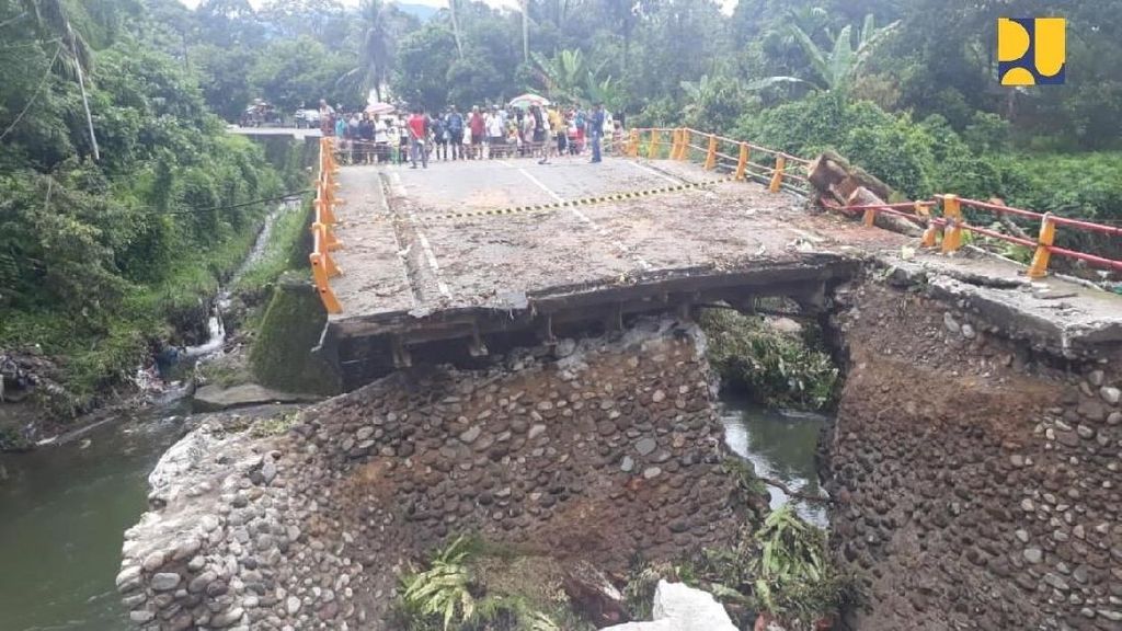 Ini Dia Jembatan Temporer Penyambung Jalur Padang-Bukittinggi Ini Dia Jembatan Temporer Penyambung Jalur Padang-Bukittinggi