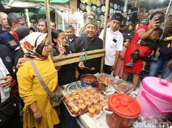 Segera Ditata, PKL Cicadas Bandung Gelar Syukuran di Trotoar