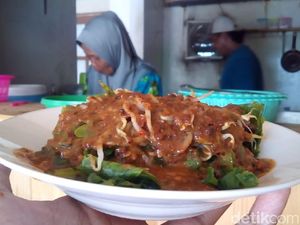Selain Jenang, Ada Pecel Pakis yang Sedap di Kaki Bukit Muria Selain Jenang, Ada Pecel Pakis yang Sedap di Kaki Bukit Muria