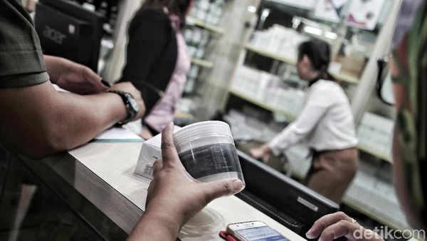 Lindungi Warga, BPOM Buru Kosmetik Kadaluwarsa