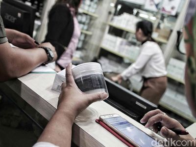 Lindungi Warga, BPOM Buru Kosmetik Kadaluwarsa