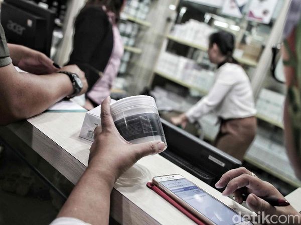 Lindungi Warga, BPOM Buru Kosmetik Kadaluwarsa