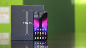 Penampakan Keren Ponsel Dua Layar Vivo