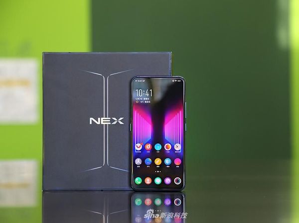 Penampakan Keren Ponsel Dua Layar Vivo