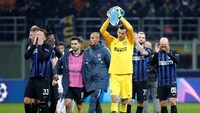 Tak ada gol tambahan hingga laga tuntas. Tambahan satu pun tak cukup untuk menyelamatkan Inter karena di tempat lainya, Tottenham Hotspur juga imbang 1-1 dengan Barcelona. (Foto: Stefano Rellandini/Reuters)