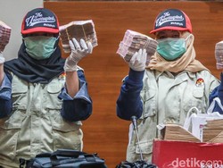 Kakak Ipar Bupati Cianjur Menyerahkan Diri ke KPK