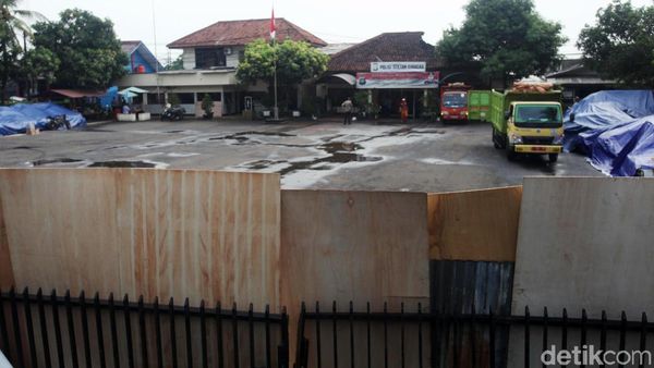 Kondisi Terkini di Polsek Ciracas Usai Perusakan