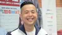 Ernest Prakasa Semringah Banget, Ada Apa?