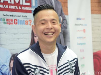 Ernest Prakasa Semringah Banget, Ada Apa?