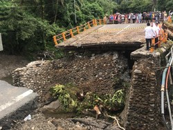 Jalan Padang-Bukittinggi Terputus, Jembatan Darurat Dikebut