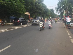 Pascaperusakan, Lalin Depan Polsek Ciracas Lancar Pagi Ini