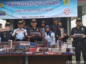 Bea Cukai Blitar Musnahkan Rokok Ilegal Senilai Lebih Rp 261 Juta Bea Cukai Blitar Musnahkan Rokok Ilegal Senilai Lebih Rp 261 Juta