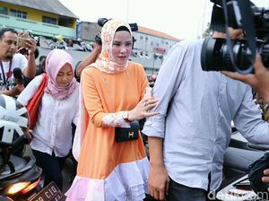 Angel Lelga Disebut Pernah Lempar Cincin Nikah ke Vicky Prasetyo di Depan Umum