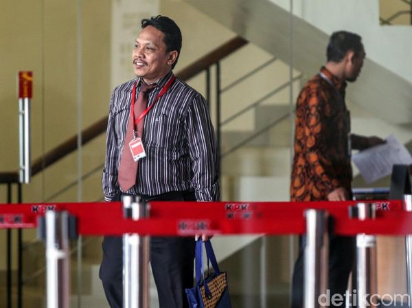 Ketua PN Semarang Purwono Edi Diperiksa KPK