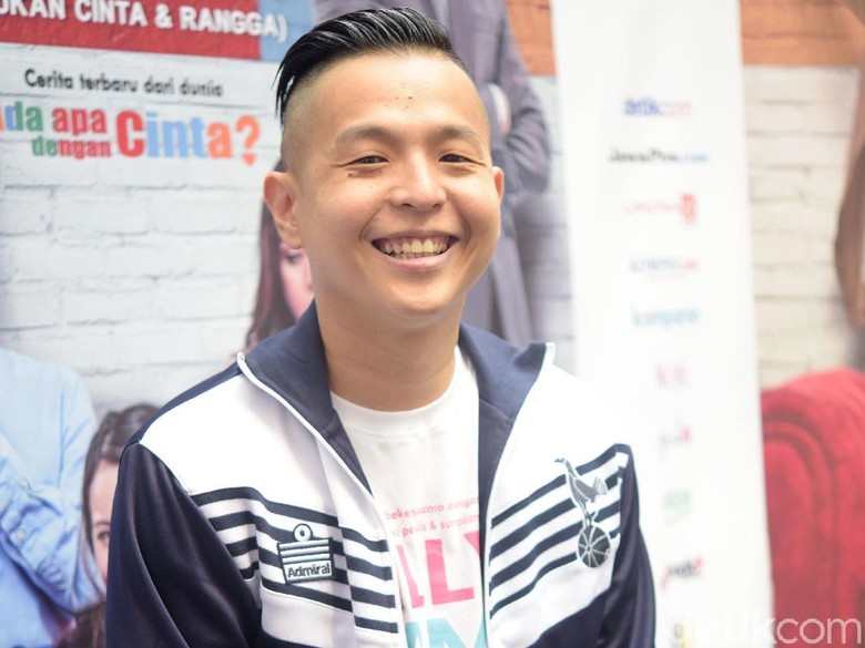 Imlek Makara Momen Ernest Prakasa Kumpul Keluarga