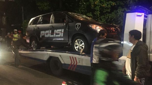 Kronologi Pembakaran Polsek Ciracas
